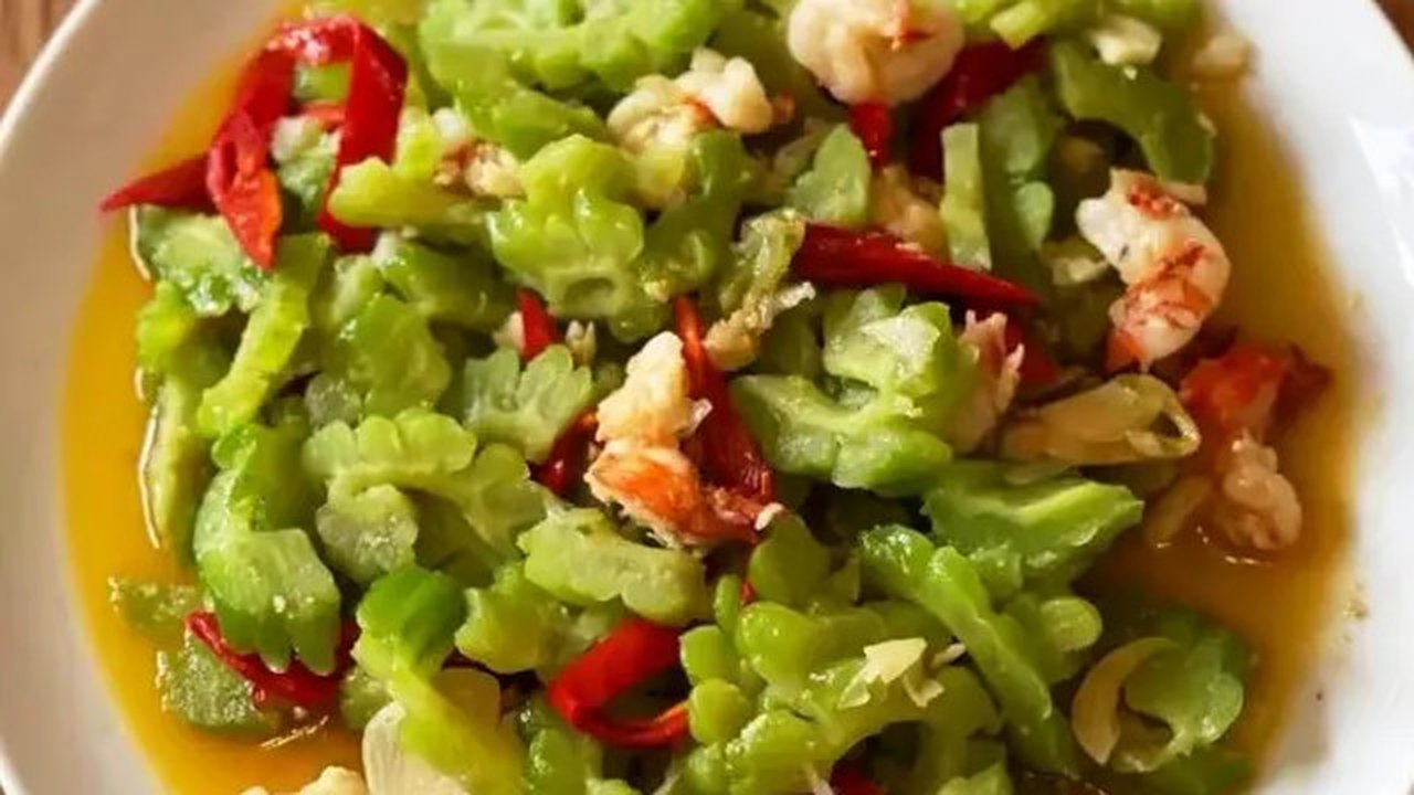 Tumis Sayur Pare untuk Lebaran.  foto: Instagram @tinakitchen.ch   