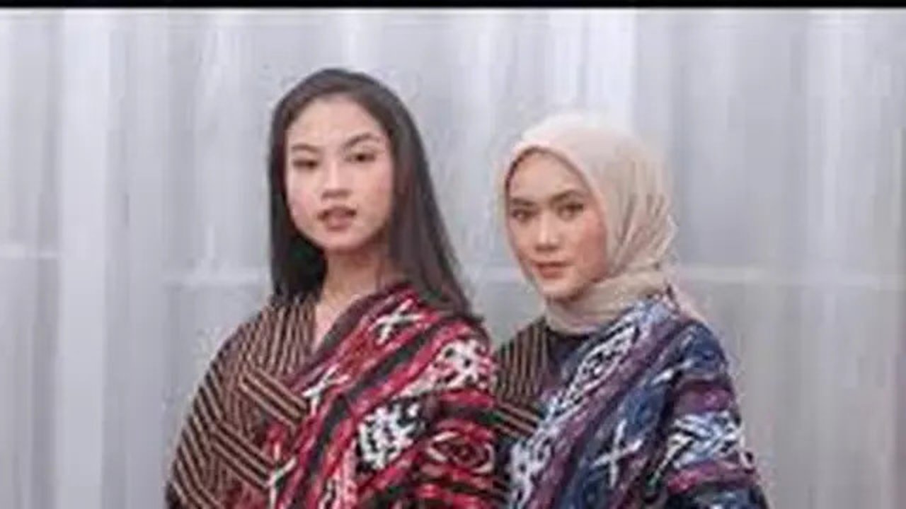 Inspirasi Model Atasan Batik Wanita untuk Tampilan Santai dan Elegan, Wajib Dimiliki di 2025 (source: tokopedia)