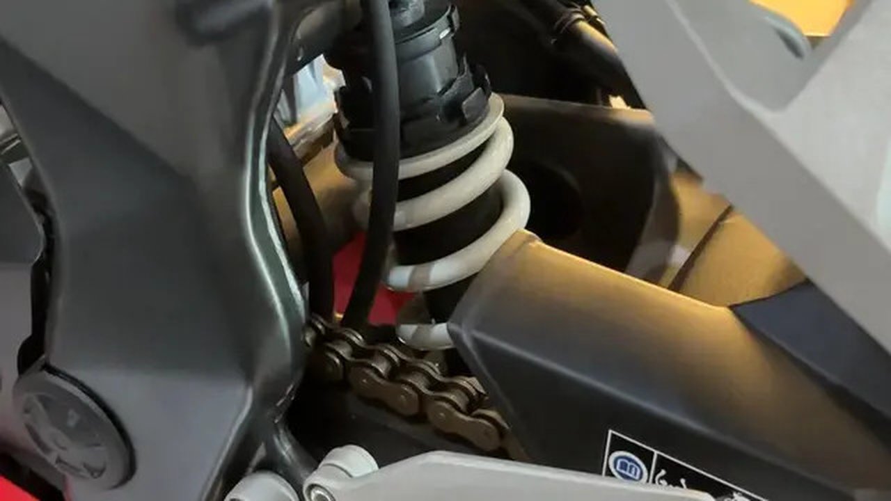 Shockbraker pada motor. (Liputan6.com/ Rendy Yansah)