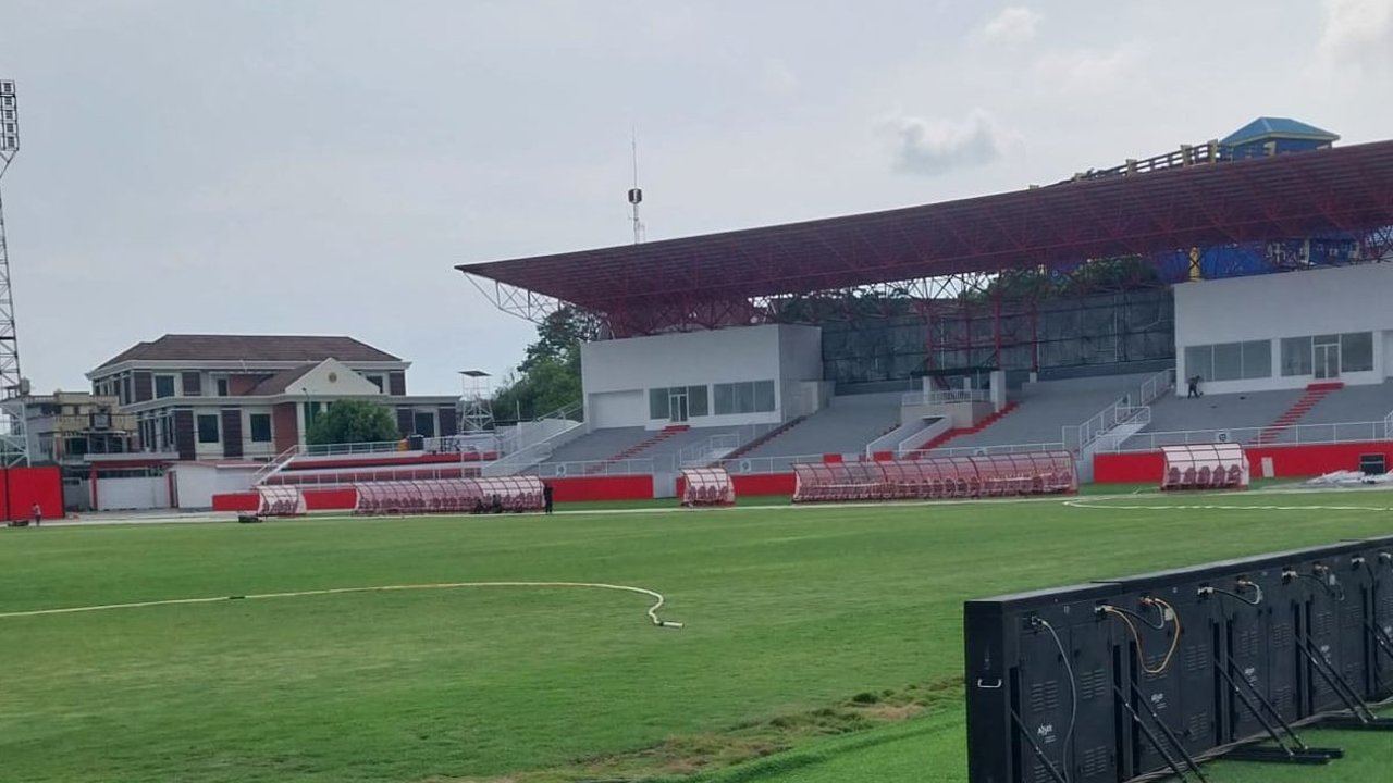 Manajemen Malut United terus berupaya melengkapi fasilitas klub sesuai regulasi PT Liga Indonesia Baru (LIB) dan PSSI dengan fokus utama adalah pembangunan ...