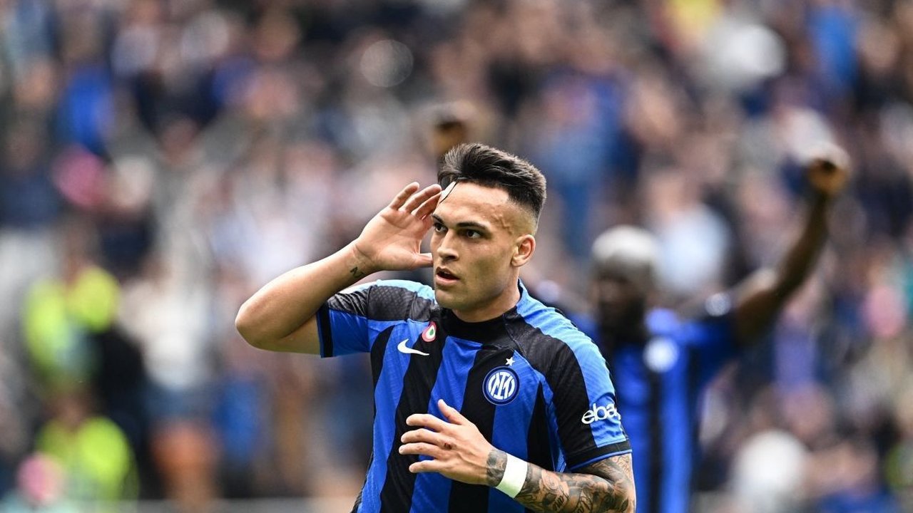 Inter Milan ke puncak klasemen setelah membungkam tuan rumah Cagliari 3-0 pada pertandingan Liga Italia di Stadion Unipol Domus, Cagliari, Minggu dini hari ...