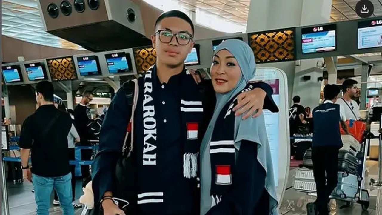 Bersama Keanu Massaid, Angelina Sondakh Jalani Ibadah Umrah Pertama Kali (Foto: Instagram/ angelinasondakh09)
