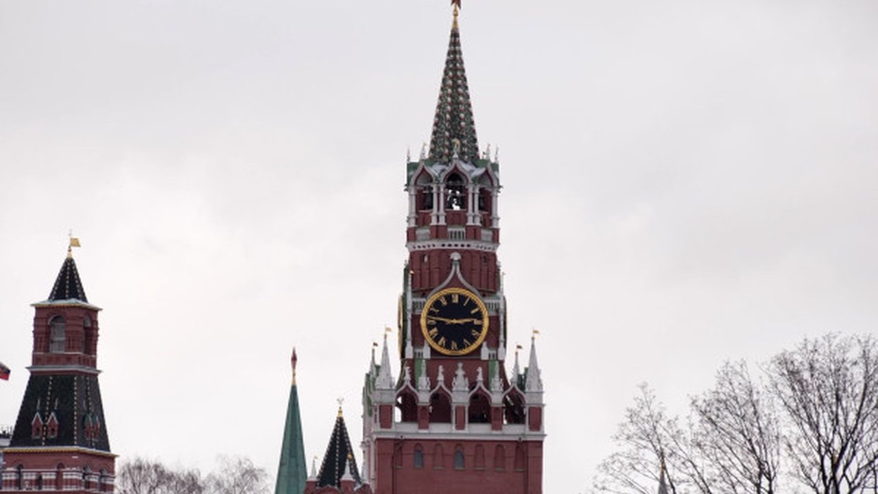 ANTARA - Presiden Rusia Vladimir Putin meminta maaf atas insiden tragis di wilayah udara Rusia yaitu kecelakaan pesawat Azerbaijan. Dalam pembicaraan telepon ...