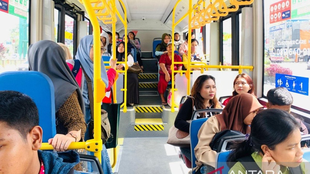 Pemerintah Kota Medan, Sumatera Utara, bakal mengenakan tarif angkutan perkotaan bus listrik sebesar Rp5.000/orang untuk warga terhitung mulai 1 Januari ...