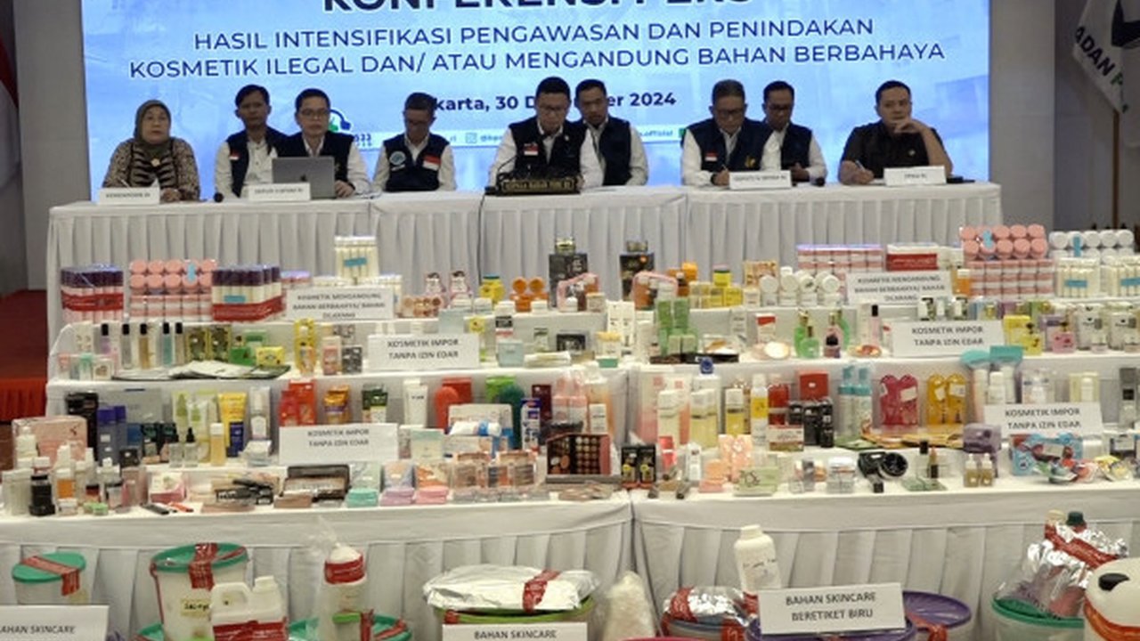 ANTARA - Akhir-akhir ini ramai di lini masa terkait claim berlebihan atau overclaim produk kosmetik yang beredar di pasaran. Menanggapi hal ini BPOM akan ...