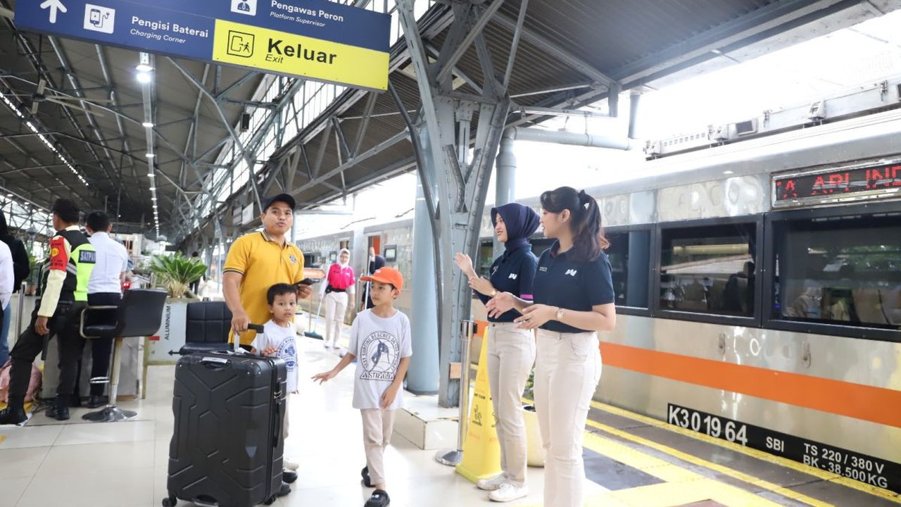 Selama 13 Hari Masa Nataru dari tanggal 19 Desember hingga 31 Desember pukul 06.00 WIB, KAI sudah melayani 2.504.085 pelanggan KA Jarak Jauh dan KA Lokal ...