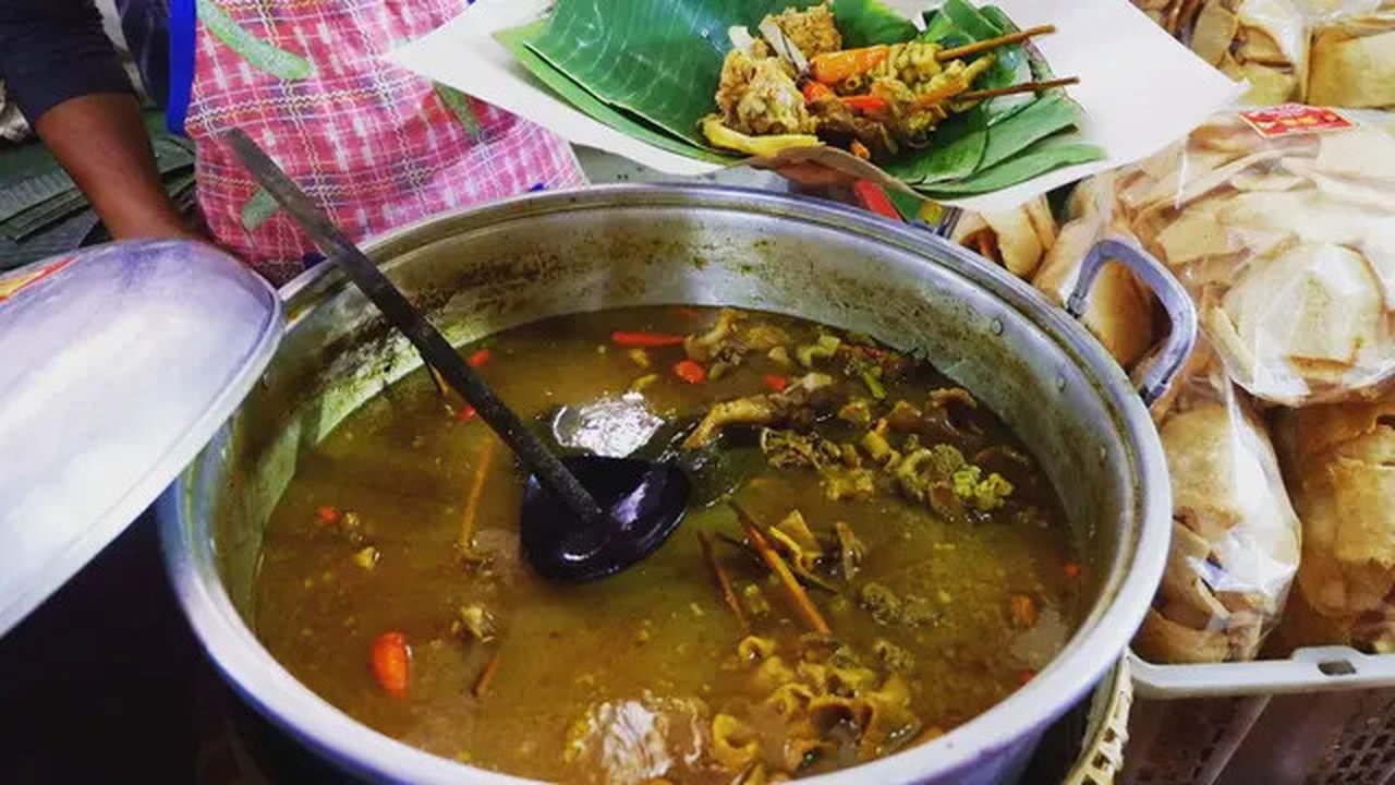 Tengkleng di Pasar Gede Solo. (Bola.com/Yus Mei Sawitri)