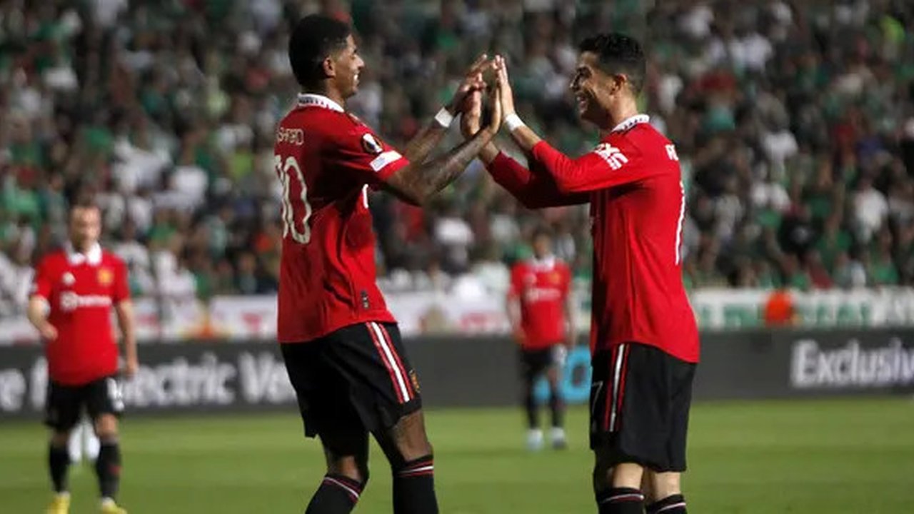 Alhasil, Cristiano Ronaldo harus puas dengan torehan 1 assistnya pada laga melawan Omonia Nicosia. Assistnya tercipta untuk gol Marcus Rashford yang menjadi gol ketiga MU dalam laga tersebut.