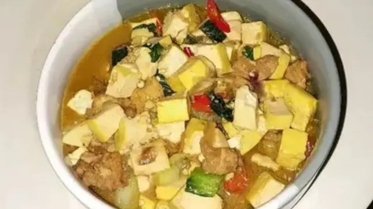 Resep ayam tahu pakcoy kuah sebagai makanan diet clean eating. (dok. Cookpad @namakuaini_cooking)