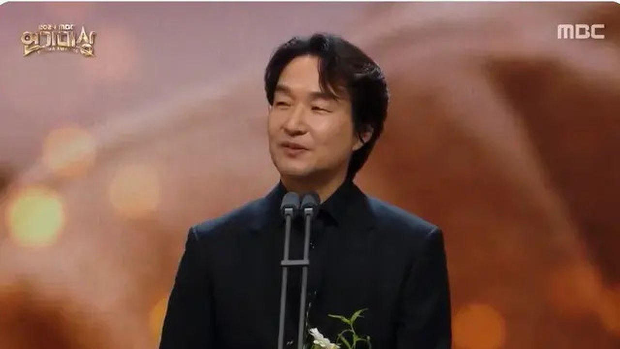 Han Suk Kyu MBC Drama Awards 2024 (Foto: MBC)