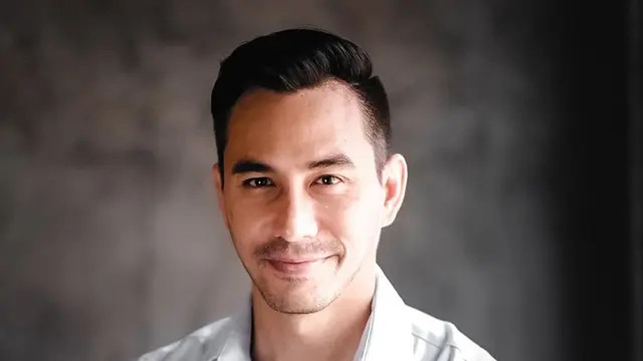 Darius Sinathrya memperingatkan masih ada 4 sisa laga yang harus dijalani Timnas Indonesia usai pelatih Shin Tae-Yong dipecat. Ini langkah sangat berisiko. (Foto: Dok. Instagram @darius_sinat