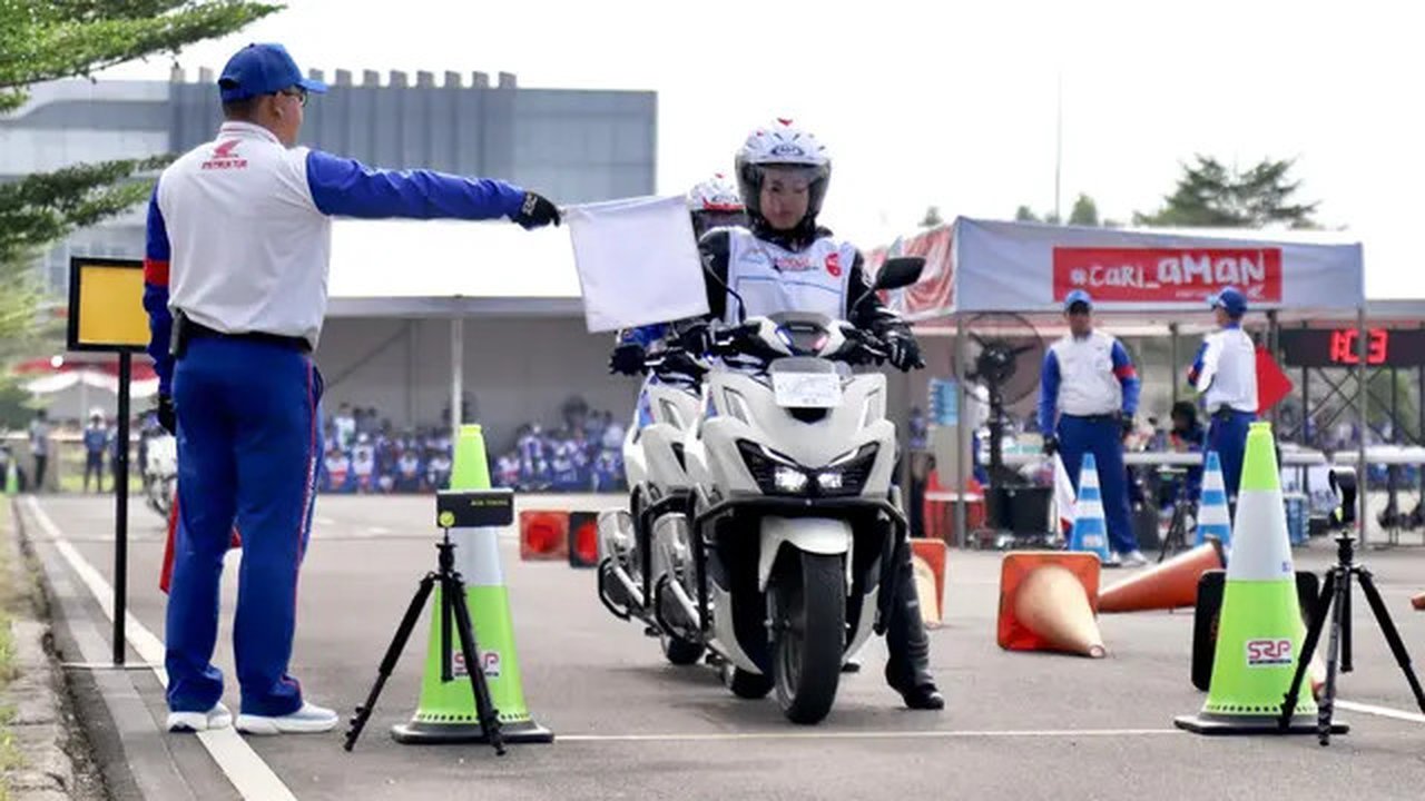 Puncak The 15th Astra Honda Safety Riding Instructors Competition (AHSRIC) 2024 berlangsung pada 1-4 Juli 2024 di Astra Honda Motor Safety Riding Park (AHMSRP).
