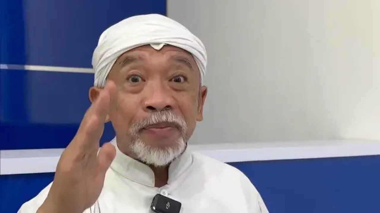 Komedian dan politikus Nurul Qomar dirawat di Rumah Sakit Umum Daerah Tangerang, Banten, diduga akibat efek kemoterapi kanker usus stadium 4C. (Foto: Dok. Instagram @abah.qomar)