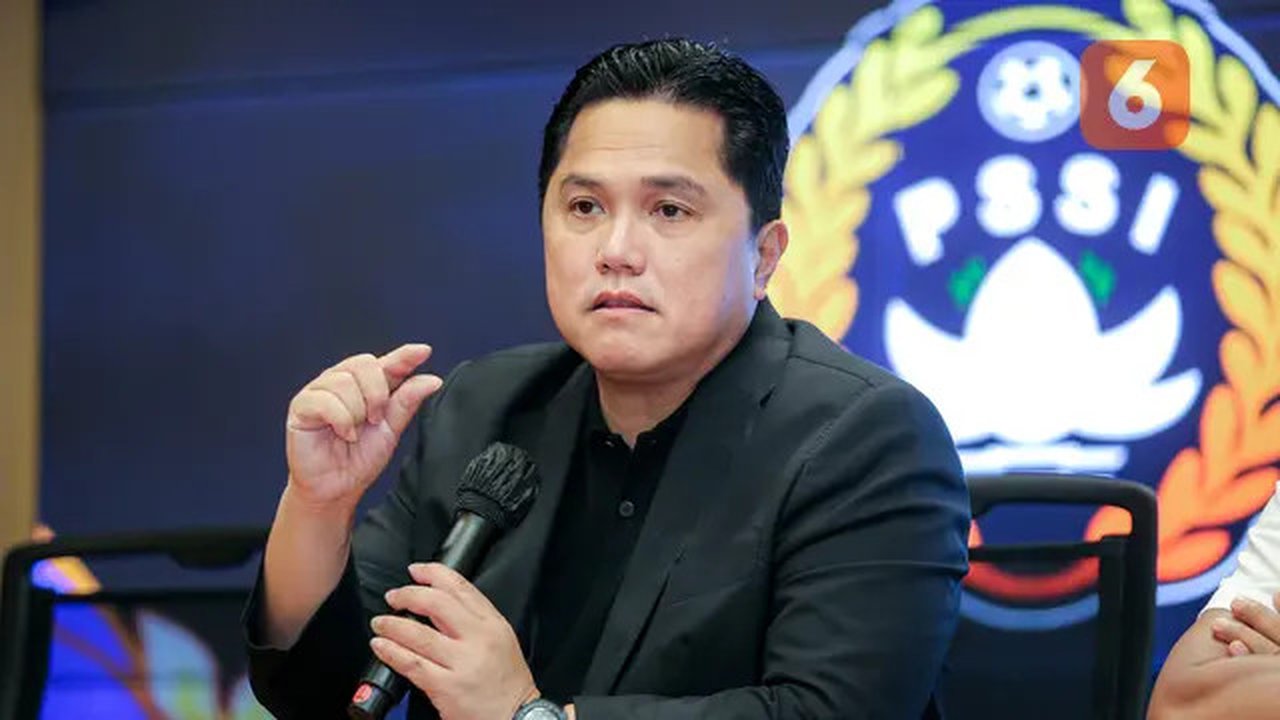 Ketua Umum PSSI, Erick Thohir memberikan keterangan saat konferensi pers mengenai perkembangan Timnas Indonesia Putri yang berlangsung di Stadion Utama Gelora Bung Karno (SUGBK), Senayan, Jak