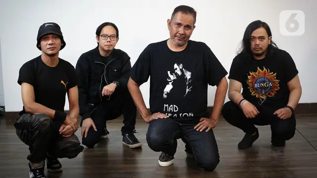 Grup band Bunga saat wawancara khusus dengan Liputan6.com di Jakarta, Rabu (8/1/2025). (Liputan6.com/Angga Yuniar)