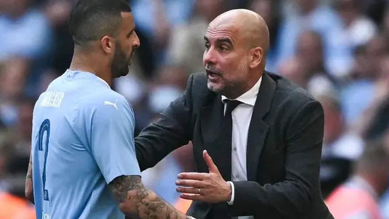 Manajer Manchester City, Pep Guardiola, memastikan Kyle Walker meminta cabut dari timnya dan ingin melanjutkan karier ke klub di luar Inggris pada bursa transfer Januari 2025. (AFP/Ben Sta