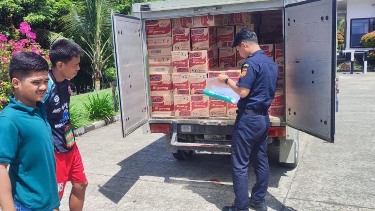 Ekspor Indonesia ke Papua Nugini melalui Pos Lintas Batas Negara (PLBN) Skouw pada 2024 mencapai Rp50,45 miliar, didominasi oleh produk makanan seperti mi instan, tepung terigu, dan minyak goreng, meningkat dari tahun sebelumnya.