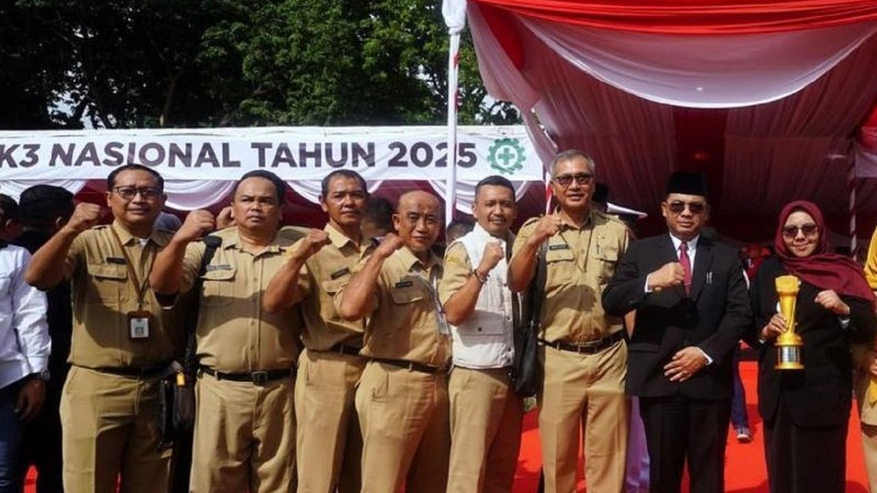 Pemerintah Kota Madiun kembali mendapatkan penghargaan Kesehatan dan Keselamatan Kerja (K3) tingkat Provinsi Jawa Timur tahun 2024,  menunjukkan komitmen tinggi pada keselamatan dan kesehatan pekerja.