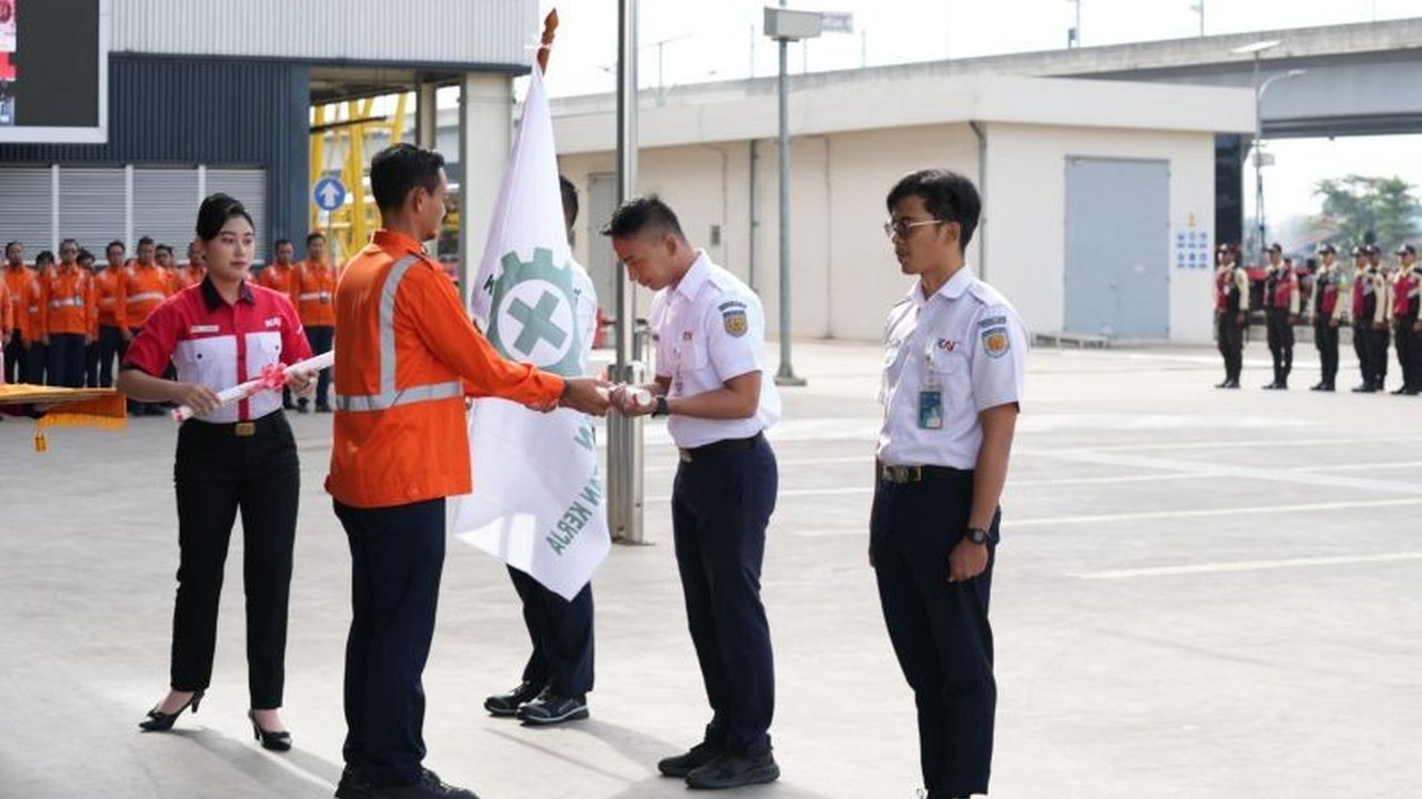 LRT Jabodebek menegaskan komitmen keselamatan dan kesehatan kerja (K3) melalui Apel Bulan K3 Nasional 2025, menargetkan zero accident dan  menggunakan teknologi canggih untuk memastikan keamanan penumpang.