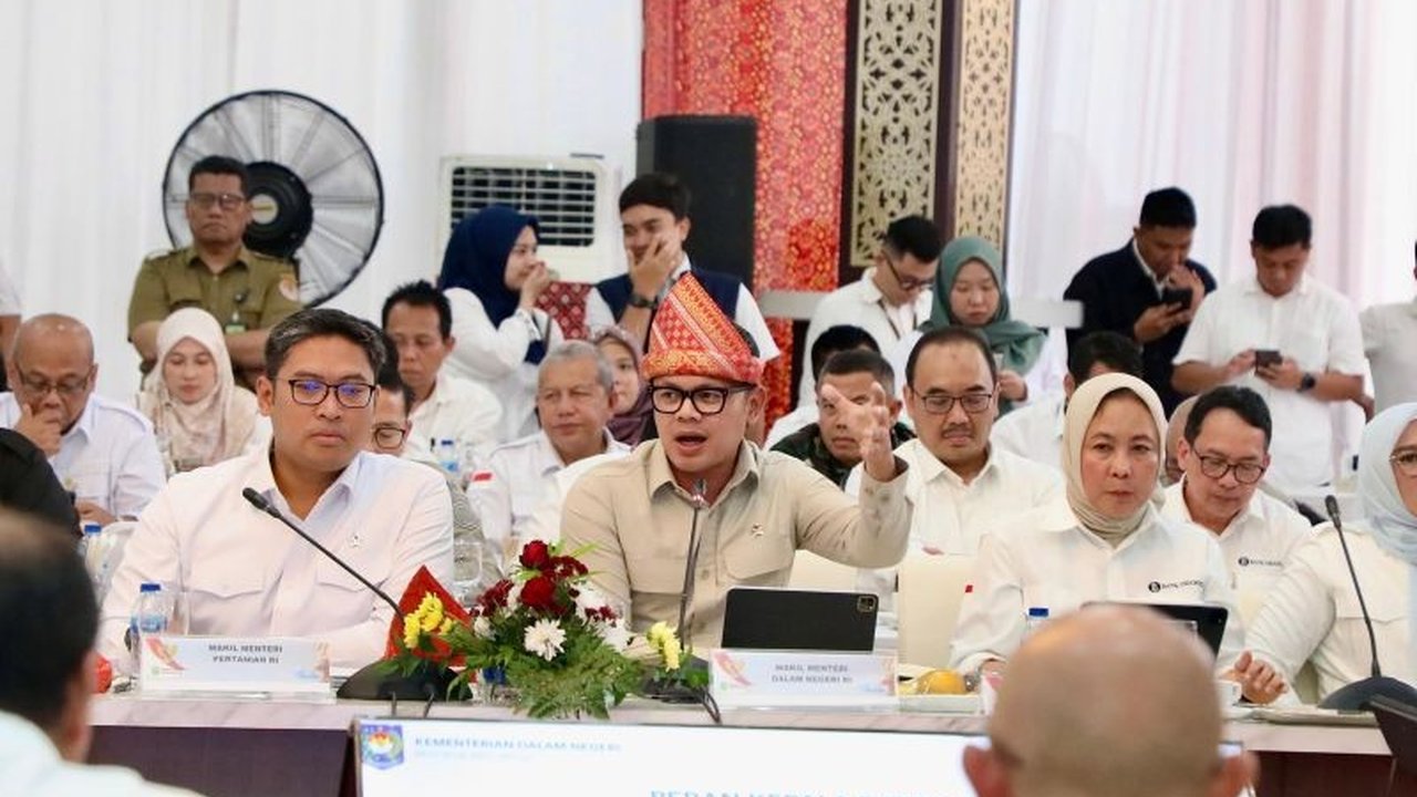Wakil Menteri Dalam Negeri Bima Arya Sugiarto menekankan pentingnya pemerintah daerah untuk memastikan pemeliharaan irigasi yang baik, termasuk sarana, prasarana, dan petugas, demi mendukung swasembada pangan.