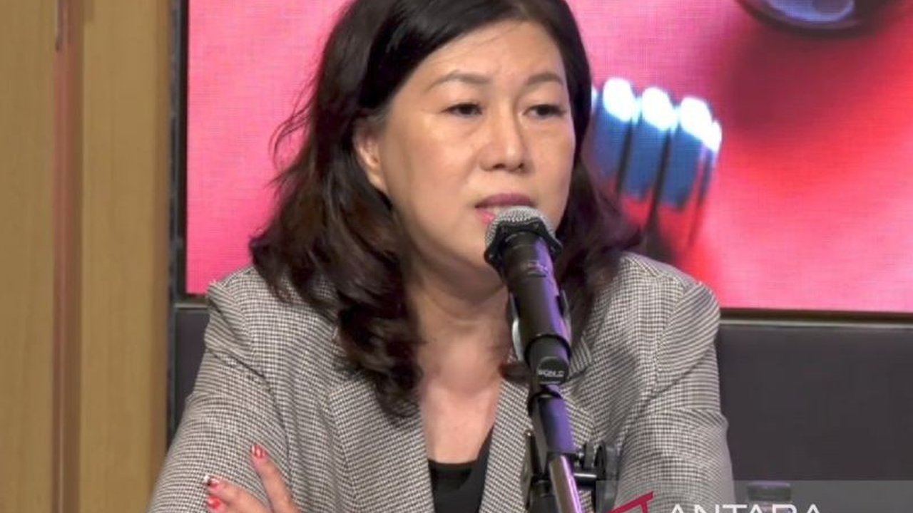 DBS memprediksi pasar modal Indonesia akan mengalami kesulitan di awal 2025 akibat kebijakan perdagangan Trump, namun peluang pertumbuhan ekonomi domestik tetap ada berkat diversifikasi dan potensi pasar regional.