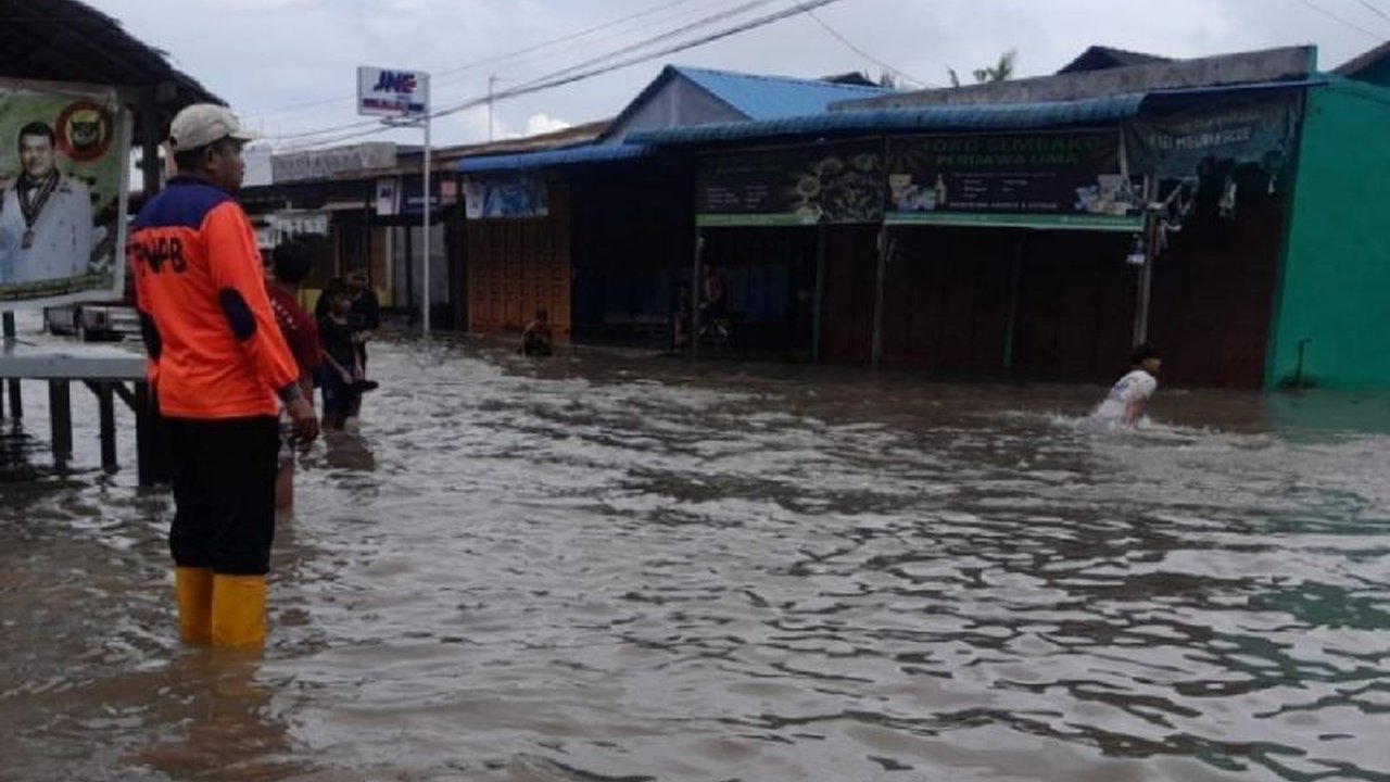 Hujan deras di Deli Serdang, Sumut, menyebabkan banjir yang merendam dua desa dan mengakibatkan 282 kepala keluarga terdampak, namun dilaporkan tidak ada korban jiwa maupun luka-luka.