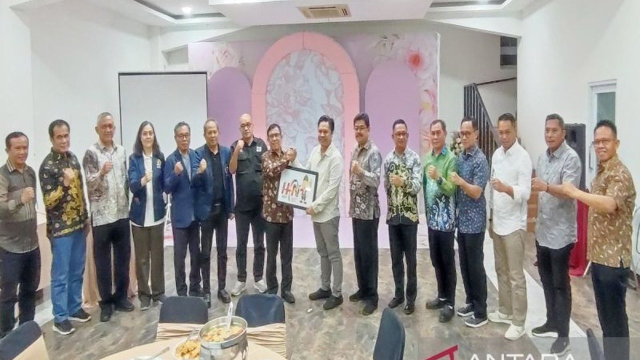 Pemerintah Provinsi Kalimantan Selatan menyatakan kesiapannya menjadi tuan rumah Hari Pers Nasional (HPN) 2025 di Banjarbaru dengan dukungan penuh untuk PWI, memanfaatkan pengalaman HPN 2020 dan menargetkan acara sukses dengan kehadiran Presiden.