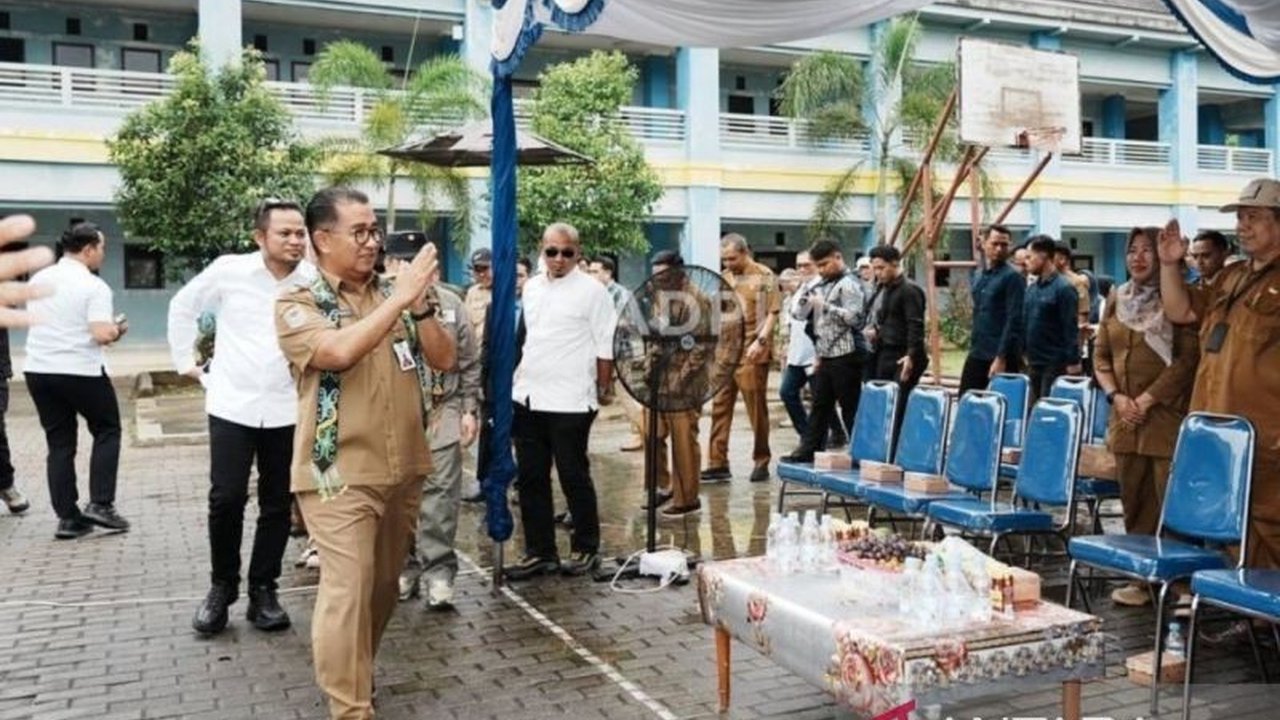 Penjabat Gubernur Kaltim meninjau jalan nasional, menemukan tingkat kemantapan 88% dan menargetkan perbaikan ruas jalan kritis pada 2025, serta menyampaikan aspirasi masyarakat ke pemerintah pusat.