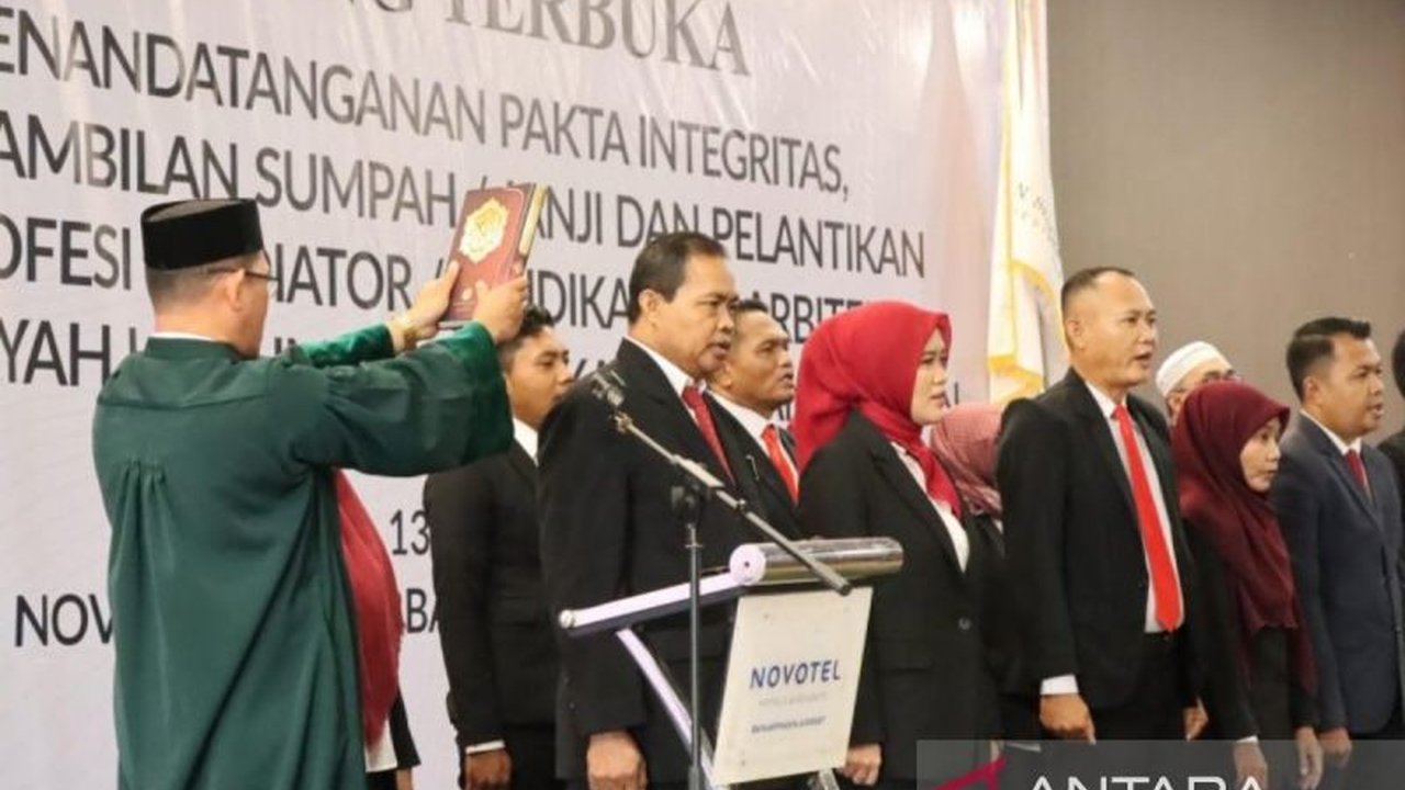 Pemerintah Provinsi Kalimantan Selatan memberikan apresiasi tinggi kepada SDM profesional Dewan Sengketa Indonesia (DSI) Kalsel atas komitmen dan kontribusi mereka dalam menyediakan mekanisme penyelesaian sengketa yang efektif dan efisien.