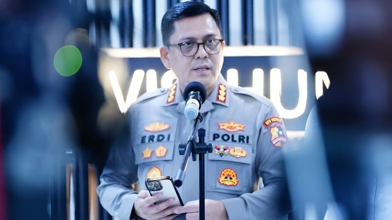 Dua personel Polri dihukum demosi delapan tahun dan sanksi lainnya karena terlibat kasus dugaan pemerasan terkait penyelundupan narkoba di acara Djakarta Warehouse Project (DWP) 2024.