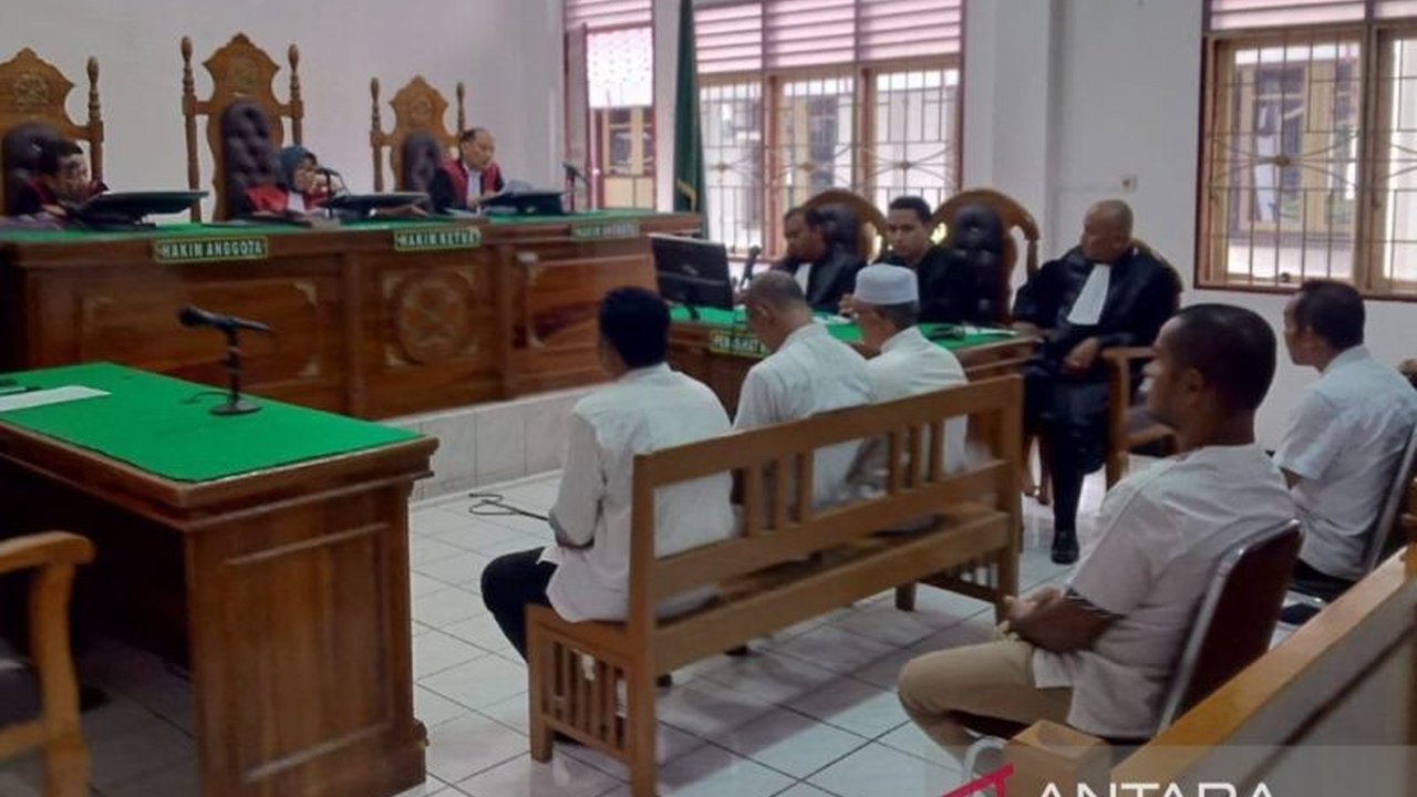 Pengadilan Tipikor Medan menjatuhkan vonis bervariasi kepada lima terdakwa kasus korupsi rehabilitasi pagar dan gapura Kampus IV UIN Sumut senilai Rp795 juta, dengan hukuman penjara dan denda, serta kewajiban membayar uang pengganti.