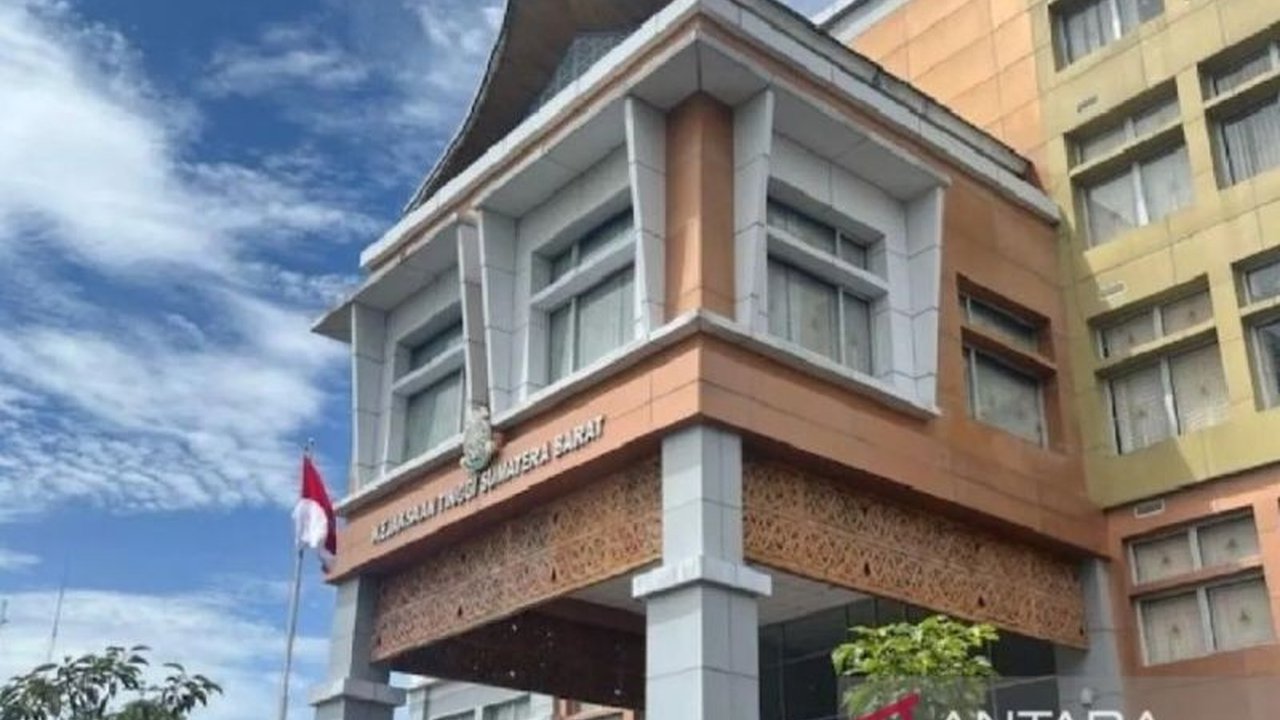 Kejati Sumbar telah mengklarifikasi isu viral di TikTok terkait Kasi Pidum Kejari Sijunjung, M Juanda Sitorus, yang diduga terlibat masalah kredit mobil; investigasi menemukan adanya konflik internal dan perdamaian telah tercapai.