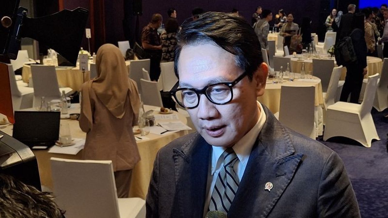 Wamenlu RI tegaskan ancaman tarif dagang AS tak spesifik pada negara BRICS, termasuk Indonesia yang baru bergabung, namun kebijakan pasti akan dilihat setelah pelantikan Presiden AS.