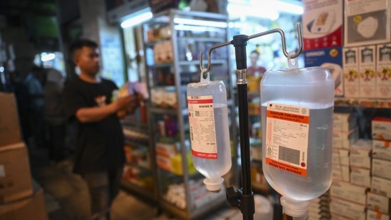 Kementerian Kesehatan (Kemenkes) gencar mendorong kemandirian farmasi Indonesia lewat tiga strategi utama: riset dan pengembangan, peningkatan produksi, serta jaminan pasar obat dalam negeri.