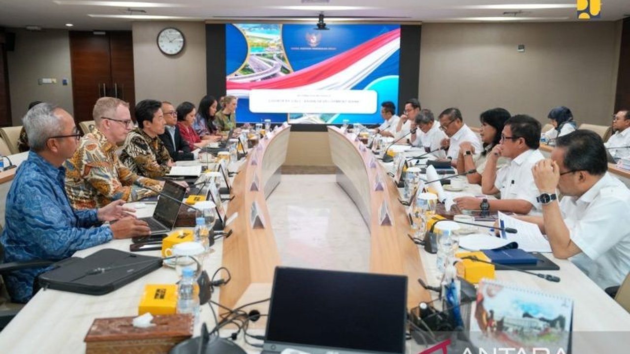 Wakil Menteri PUPR dan Country Director ADB bertemu di Jakarta untuk membahas kerja sama pembiayaan infrastruktur dalam mendukung program Astacita, termasuk proyek irigasi dan manajemen banjir senilai total 1 miliar dolar AS.