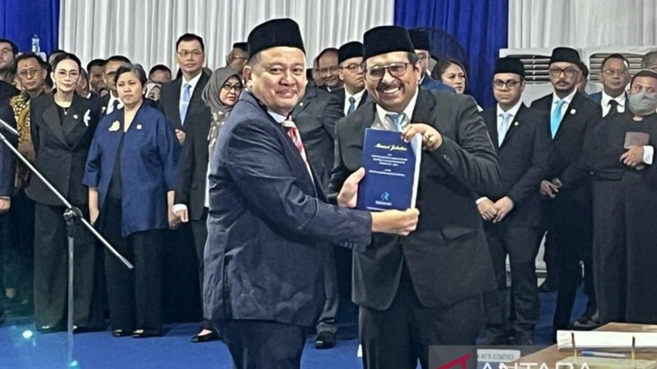 Direktur Jenderal Ekosistem Digital, Edwin Hidayat, berkomitmen membenahi ekosistem digital Indonesia untuk mendorong pertumbuhan ekonomi digital hingga 8 persen, dengan fokus pada pengembangan startup lokal dan pemanfaatan teknologi baru.