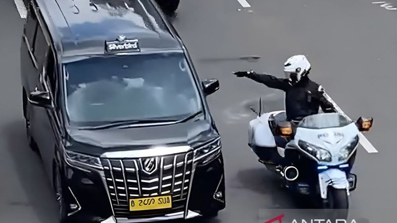 Ditlantas Polda Metro Jaya memberikan teguran keras kepada anggota yang melakukan patroli dan pengawalan arogan terhadap mobil RI 36 yang videonya viral di media sosial.