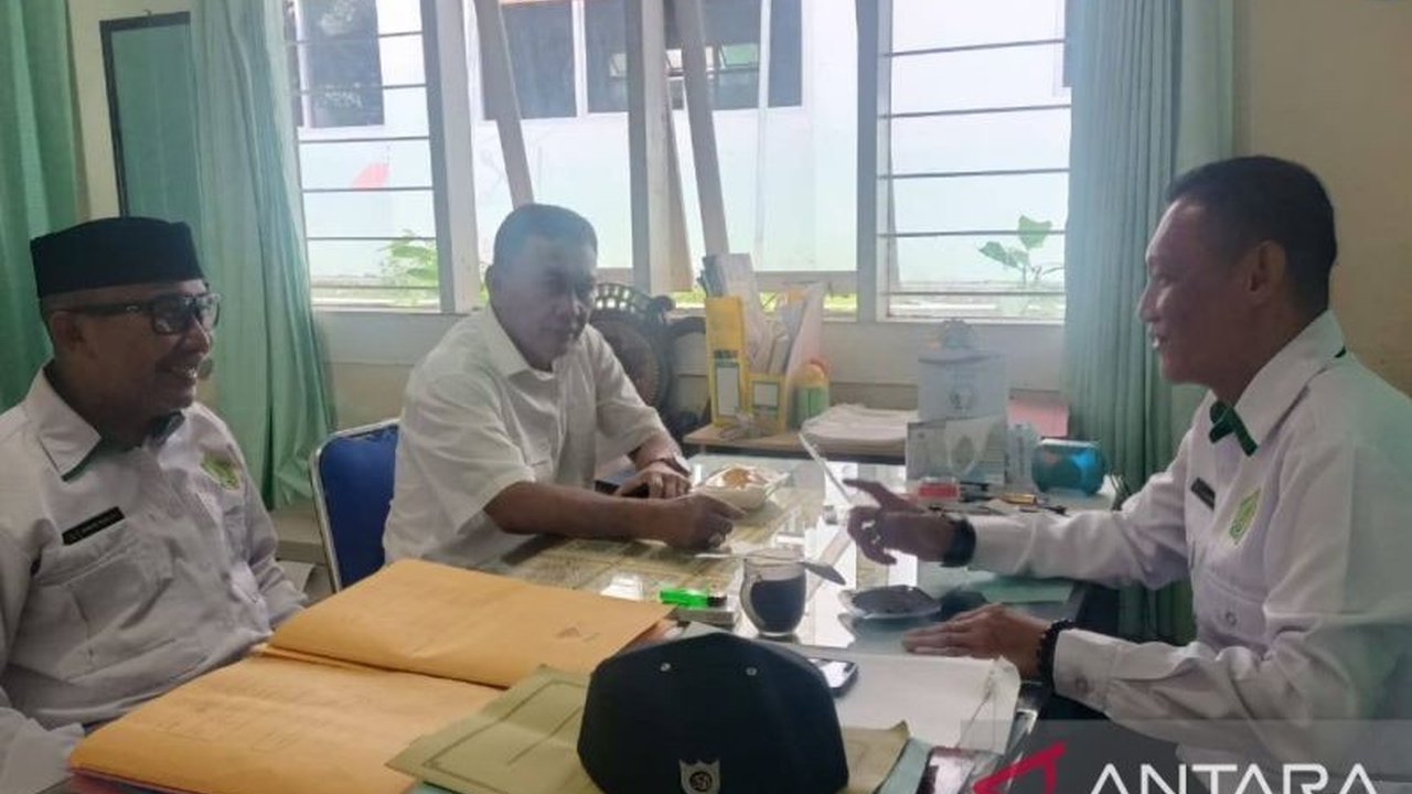 Kemenag Manado gencar memperkuat pengelolaan wakaf, khususnya tanah wakaf, dengan memastikan sertifikasi dan edukasi masyarakat untuk mencegah sengketa dan optimalisasi aset untuk kepentingan umat.