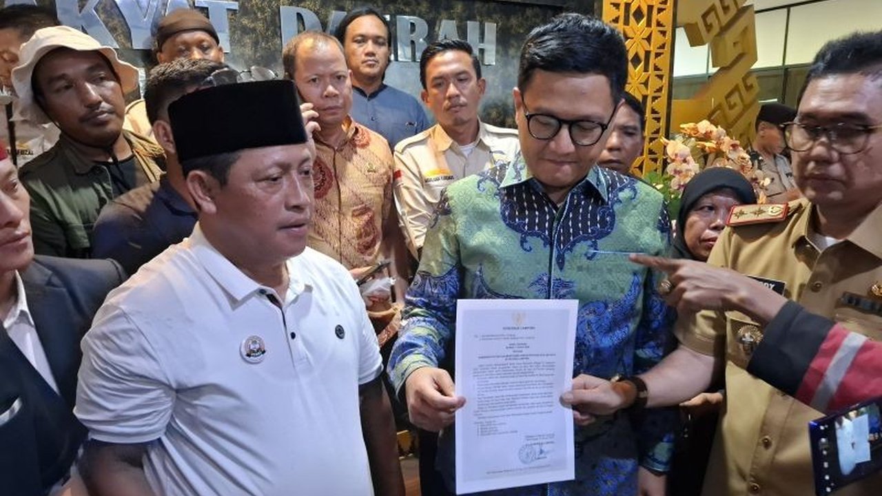 Gubernur Lampung mengeluarkan Surat Edaran untuk melindungi petani ubi kayu dari fluktuasi harga, menetapkan harga minimal dan memberikan sanksi bagi perusahaan yang melanggar kesepakatan.