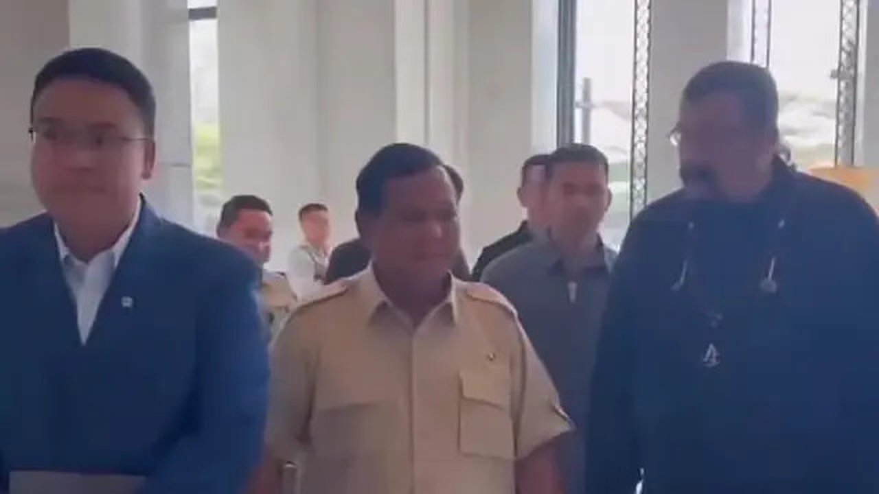 Presiden RI Prabowo Subianto bertemu dengan aktor laga senior asal Amerika Serikat Steven Seagel yang sedang bertandang ke Indonesia. (Foto: Ig 2 Prabowo).