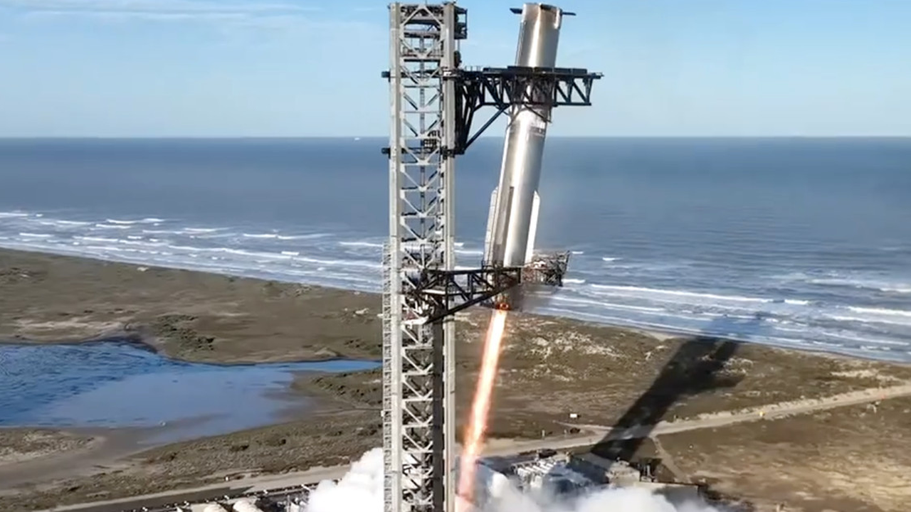 SpaceX successfully caught its Super Heavy booster during Starship’s 7th flight test, but it lost the Starship spacecraft shortly after launch.