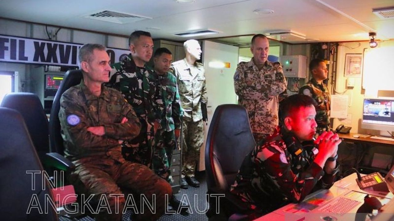 Komandan UNIFIL, LTG Aroldo Lázaro Sáenz, memberikan apresiasi kepada KRI Diponegoro-365 atas kontribusi signifikannya dalam misi perdamaian di Lebanon selama satu tahun terakhir.