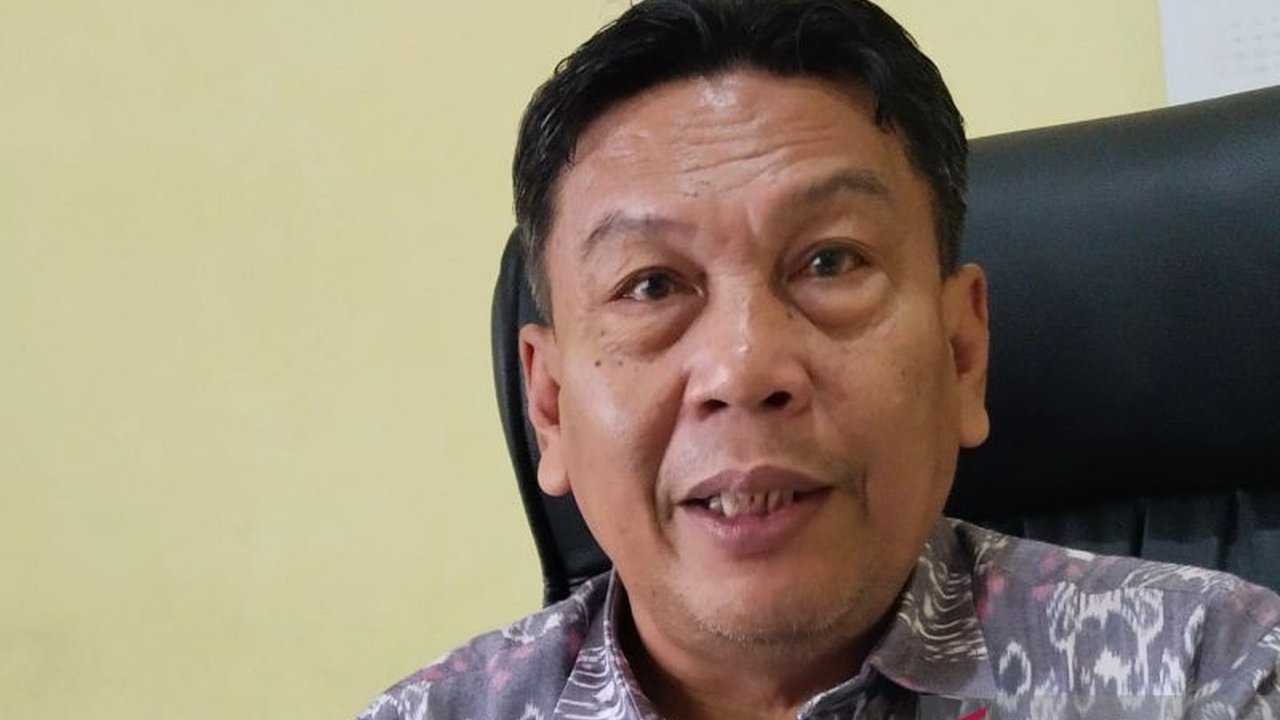 Dinas Kesehatan Mukomuko, Bengkulu, melaporkan peningkatan kasus HIV/AIDS menjadi 18 kasus pada 2024, dengan upaya pencegahan yang terus dilakukan melalui penyuluhan, skrining, dan kerjasama dengan Satpol PP.