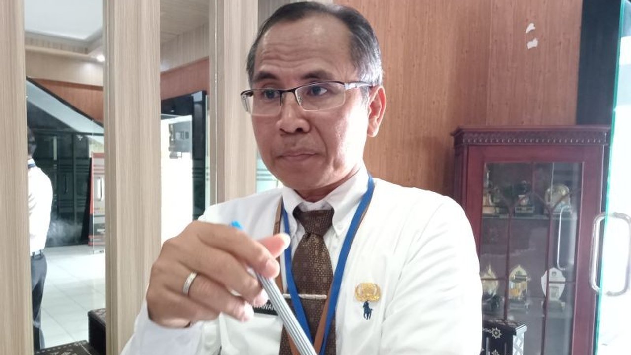 Dinas Tenaga Kerja Kota Mataram melakukan pengawasan langsung ke sejumlah perusahaan untuk memastikan penerapan Upah Minimum Kota (UMK) 2025 sebesar Rp2.859.620 sesuai aturan, dan sejauh ini hasilnya positif.