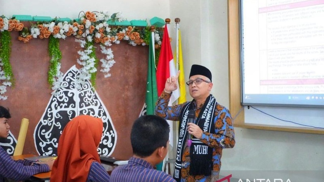 Wakil Menteri Pendidikan dan Kebudayaan mengapresiasi SMA Muhammadiyah 1 Yogyakarta atas praktik baik dan prestasi gemilang yang telah diraih, menjadikan sekolah tersebut sebagai contoh bagi sekolah lain dalam meningkatkan mutu pendidikan.