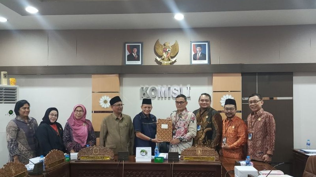Komisi Informasi (KI) Kalimantan Barat dan DPRD Kalbar bersinergi meningkatkan keterbukaan informasi publik, ditandai dengan evaluasi program kerja 2024 dan rencana strategis 2025, serta capaian Indeks Keterbukaan Informasi Publik (IKIP) Kalbar yang menin