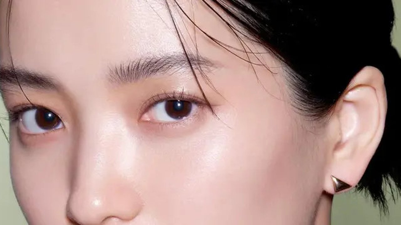 Melihat pesona cantik Kim Tae Ri yang terpilih sebagai brand ambassador Prada Beauty (@pradabeauty)