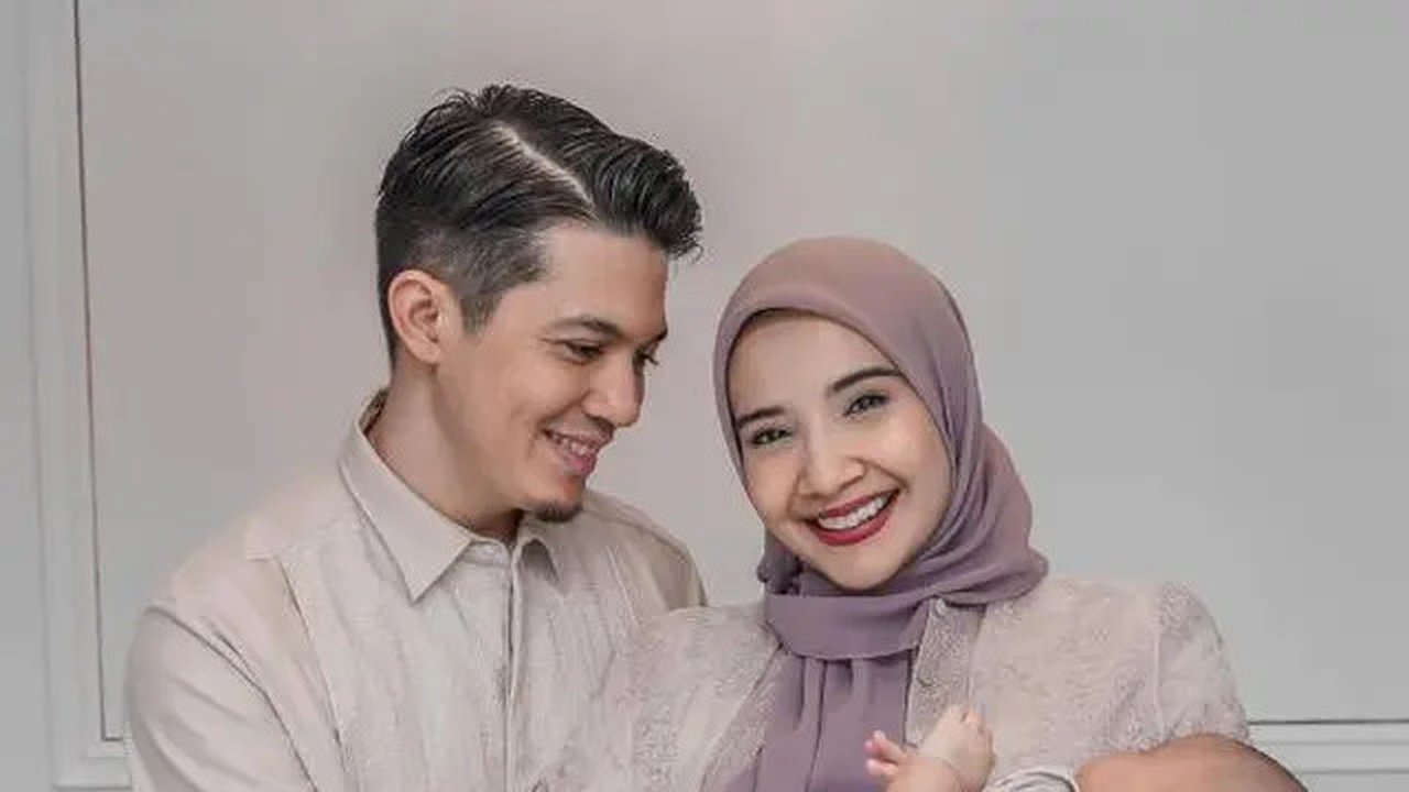 Model baju Lebaran keluarga Irwansyah dan Zaskia Sungkar dalam nuansa pastel yang elegan dan menawan (Foto: Instargram @zaskiasungkar15)