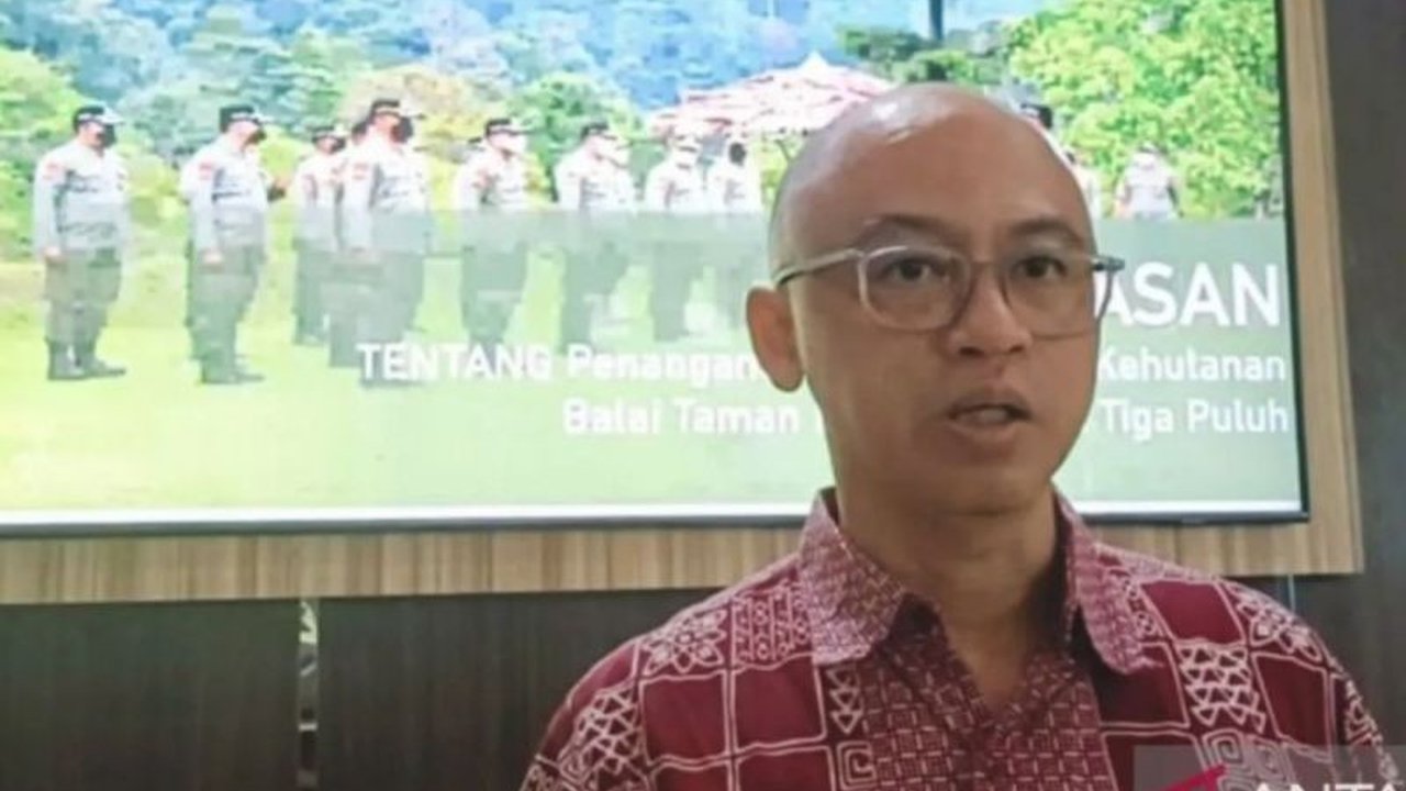 Polisi Hutan Balai Taman Nasional Bukit Tigapuluh mengamankan dua tersangka pembalakan liar di Indragiri Hulu, Riau, yang kedapatan membawa kayu tanpa izin dari kawasan konservasi.