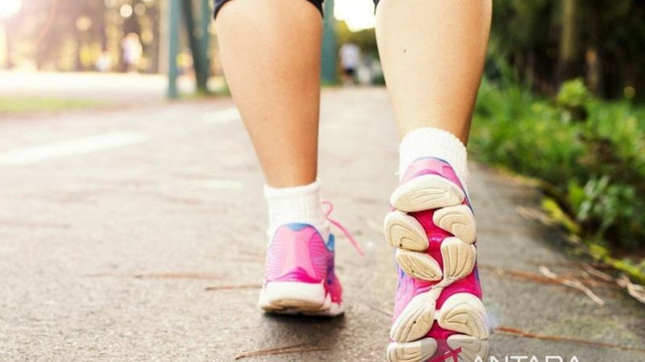 Tren gaya hidup aktif di Indonesia meningkat signifikan, didorong oleh maraknya media sosial dan influencer fitness, meskipun masih perlu peningkatan fasilitas publik untuk mendukungnya.